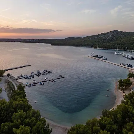 Camping Peaceful Escape In Oaza Mira, Mobile Nika *